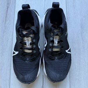 Nike ZoomX Zegama Trail 'Black White
Size 7.5